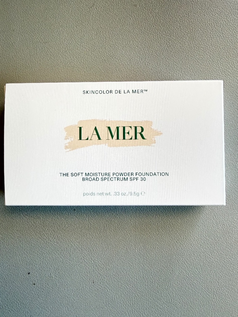 La Mer Soft Moisture Powder Foundation in 21 Rose